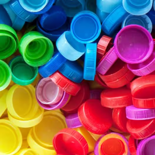 Mass-produced plastic caps, the packaging industry of the Molina de Segura business parks Inteclia builds B2B websites for